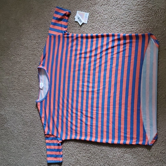 NWT SHORT SLEEVE LULAROE SHIRT SZ. M - Picture 1 of 2